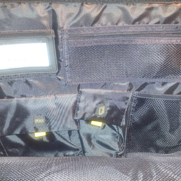 Targus Messenger Bag. Many Pockets. (Very Little Use). - Picture 6 of 8